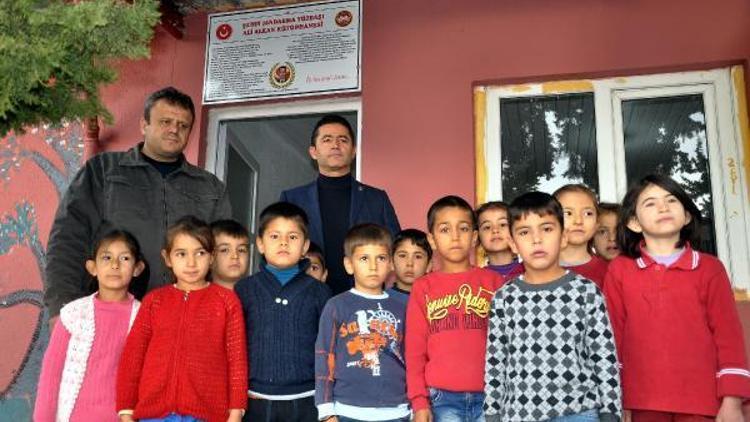 Şehit Yüzbaşı Ali Alkan anısına köy okulunda kütüphane açıldı