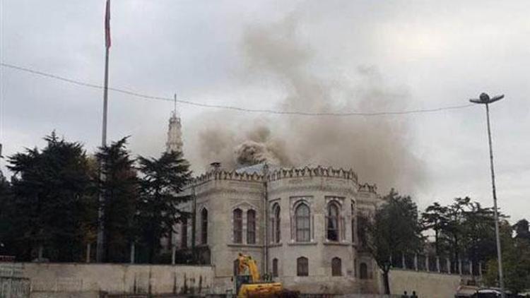 Üniversite de bunu yaparsa... İstanbul Üniversitesinde şaşırtan yangın...