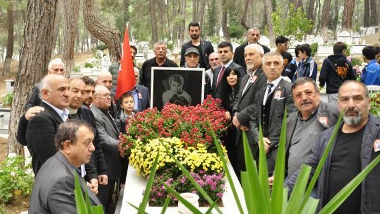 Efsane boksör Seyfi Tatar mezarı başında anıldı