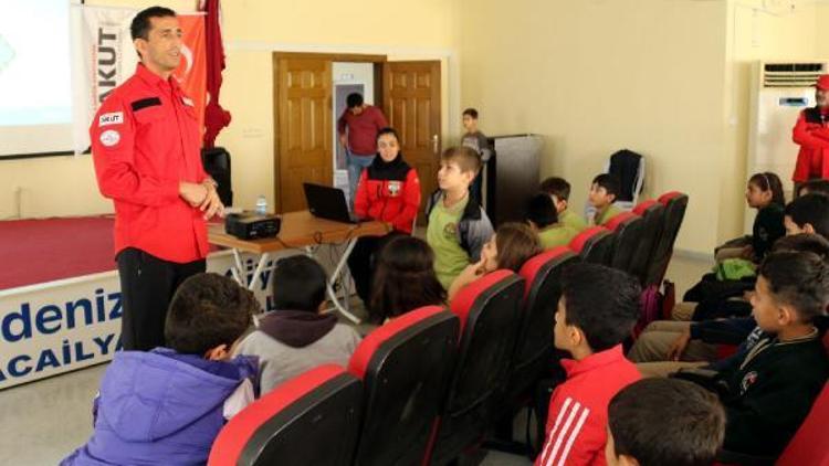 Akdeniz Belediyesi’nden çocuklara deprem eğitimi