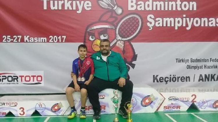 Bergama Belediyespor badmintonda ikinci oldu