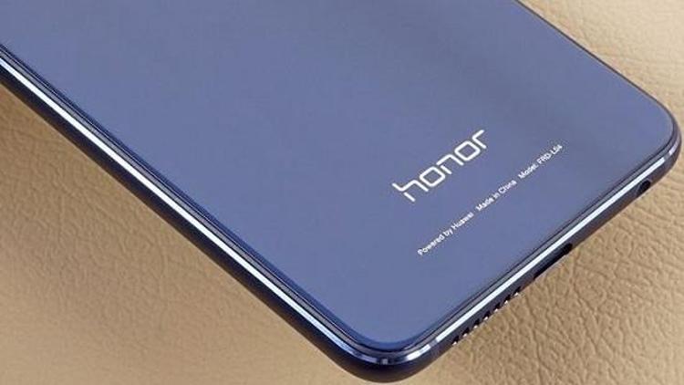 Huawei Honor V10 geldi, fiyatıyla şaşırttı