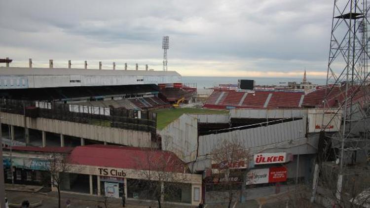 Trabzonsporun eski stadı Avni Akerde yıkım çalışmaları başladı