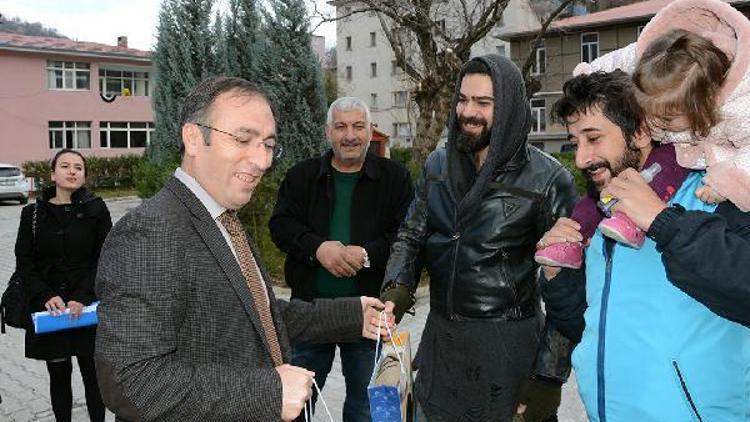 Umuda Koşanlar Derneğinden Çataklı öğrencilere yardım