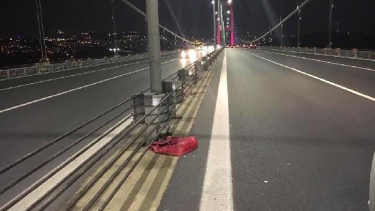 EK FOTOĞRAF// 15 Temmuz Köprüsünde bulunan şüpheli çanta polisi alarma geçirdi; köprü 20 dakika çift yönlü kapatıldı