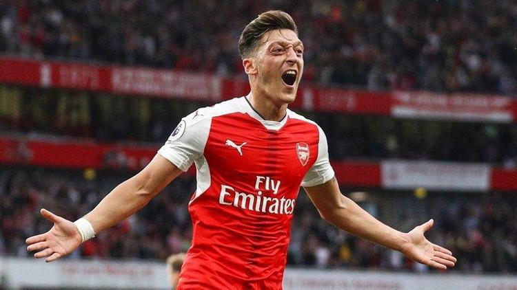 Arsenal Mesut Özil önderliğinde şov yaptı