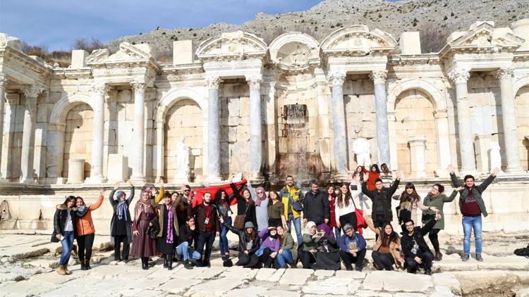 Üniversiteli 900 ‘kaşif’ Batı Akdeniz’i keşfediyor