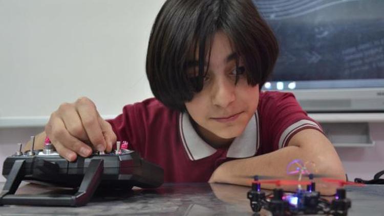 12 yaşındaki Mert, bomba bulan drone tasarladı
