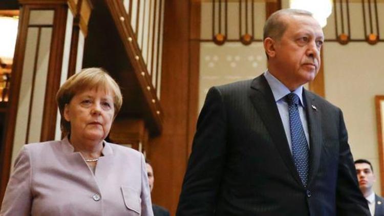 Son dakika... Erdoğan Merkel ile görüştü