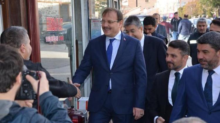 Başbakan Yardımcısı Çavuşoğlu Sivrihisarda esnafı ziyaret etti