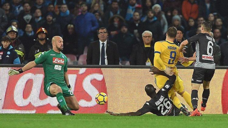 Juve, Napoliyi tek golle devirdi İtalyada...