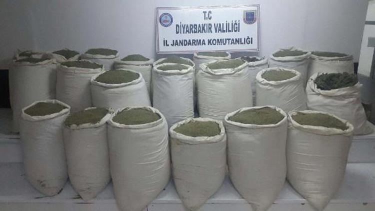 Diyarbakırda narko-terör operasyonu: 12 milyon 150 bin lira değerinde toz esrar