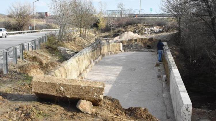 Tesadüfen bulunan tarihi köprü gün yüzüne çıkarıldı