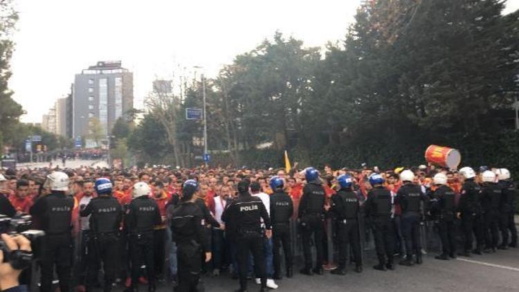 Galatasaray taraftarları Vodafone Parka geldi (FOTOĞRAFLAR)