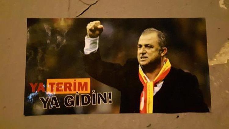 Galatasaray taraftarından Floryada Fatih Terimli protesto (FOTOĞRAFLAR)