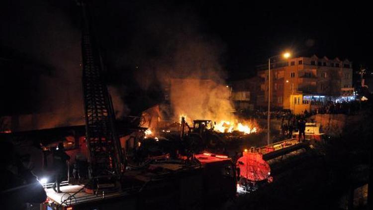 Zonguldakta mobilya fabrikası yandı