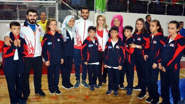 Olimpik sporcular Suriyeli çocuklarla buluştu