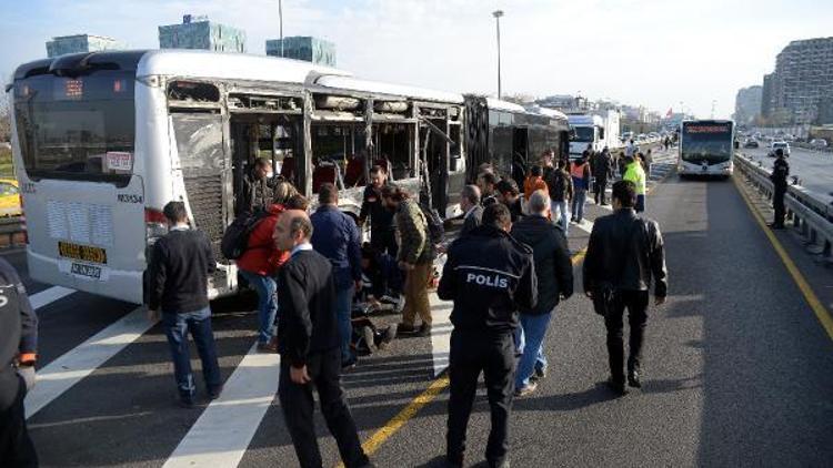 Fotoğraflar // Yenibosnada metrobüs kazası