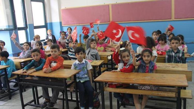 Suriyeli çocuklar Türk eğitim sistemine uyum sağlıyor