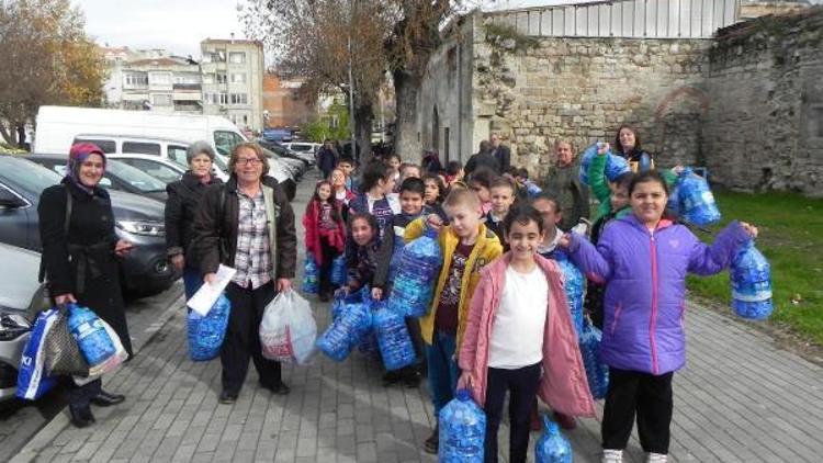 Kocasinan İlkokulu öğrencilerinden, engellilere mavi kapak desteği