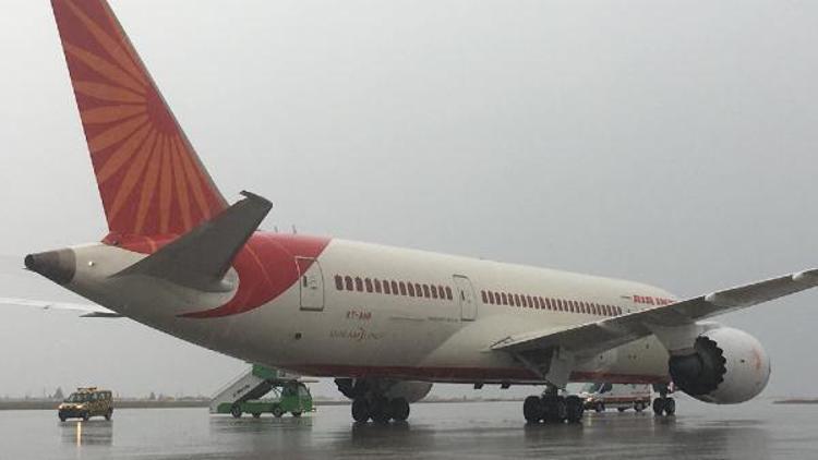 Hindistan Havayolları uçağının yolcusu rahatsızlandı, Atatürk Havalimanına acil iniş yaptı
