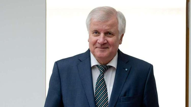 Bavyera Başbakanı koltuğunu bırakıyor