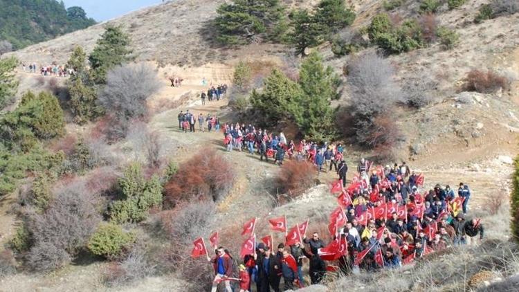 Ay-yıldız zirvede dalgalandı