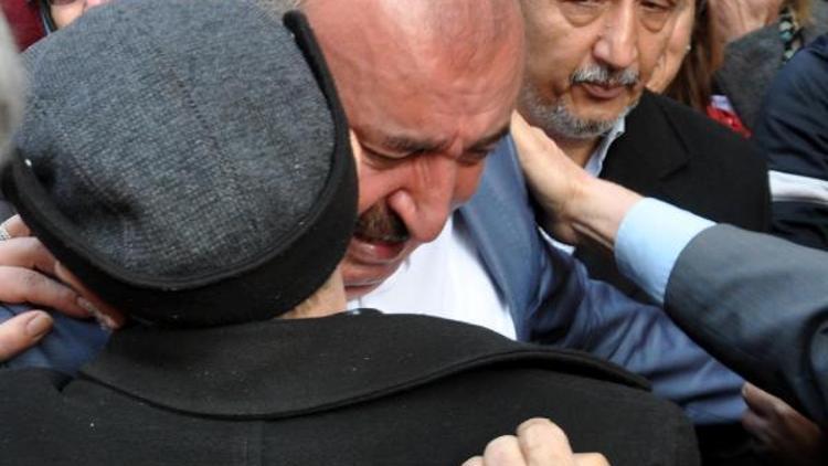 AK Partili Başkan, görevinden ve partisinden ağlayarak istifa etti