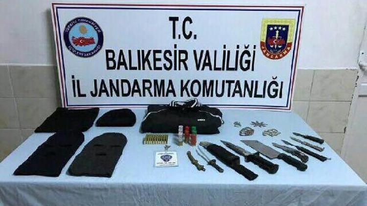 Balıkesirde yol kesip soygun yapan 3 kişi tutuklandı