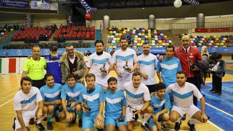 Görme engelliler ile A Milli Takımı eski oyuncuları futbol maçı yaptı