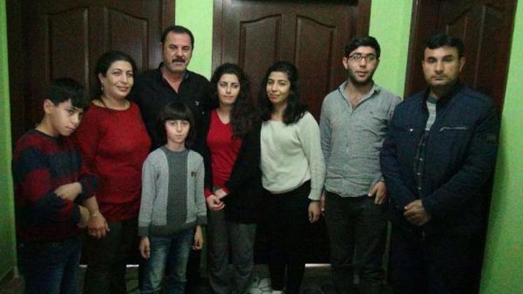 Üniversiteli Zelal, kurtarılma sevincini ailesiyle yaşıyor