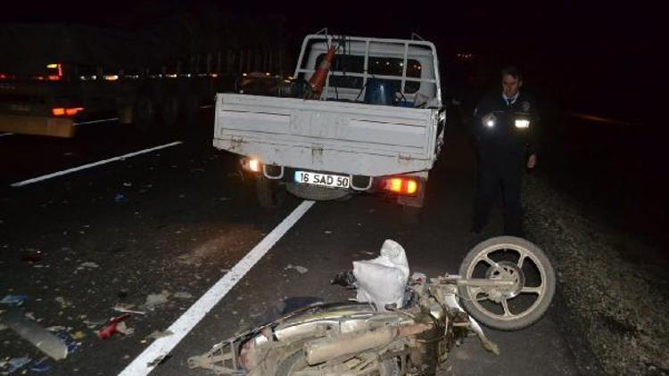 Kamyonete çarpan motosikletin sürücüsü hayatını kaybetti