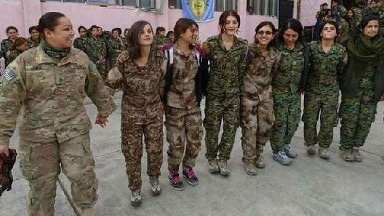 Menbiçte, YPGli kadınların halayının başında ABDli kadın asker