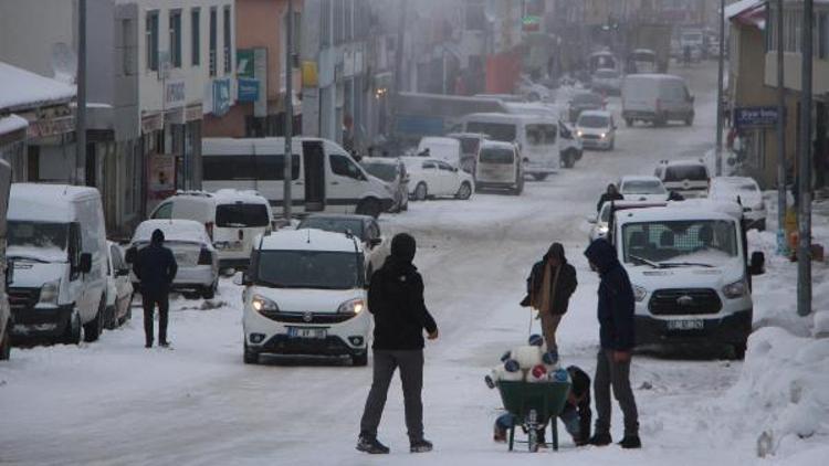 Bingölde kar yağışı nedeniyle 52 köy yolu ulaşıma kapandı (2)
