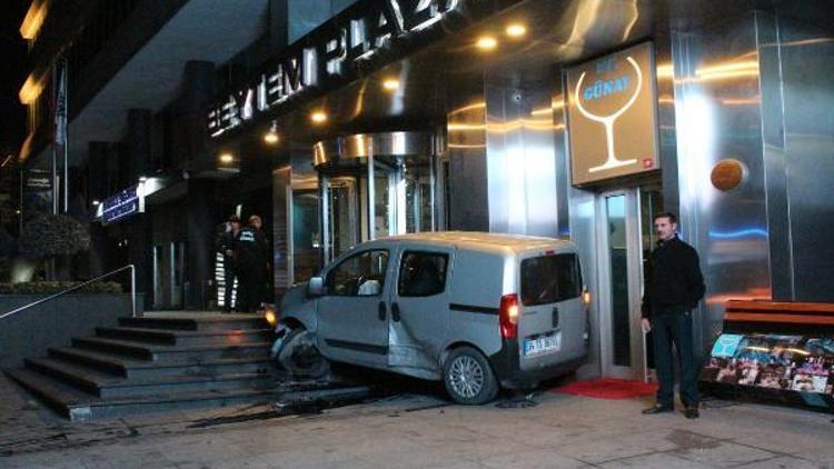 Şişlide trafik kazası: 1i ağır, 2 yaralı