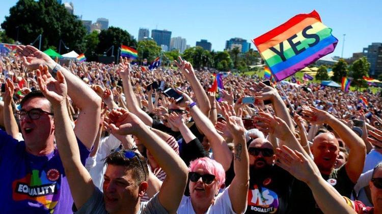 Avustralya parlamentosu eşcinsel evliliği onayladı