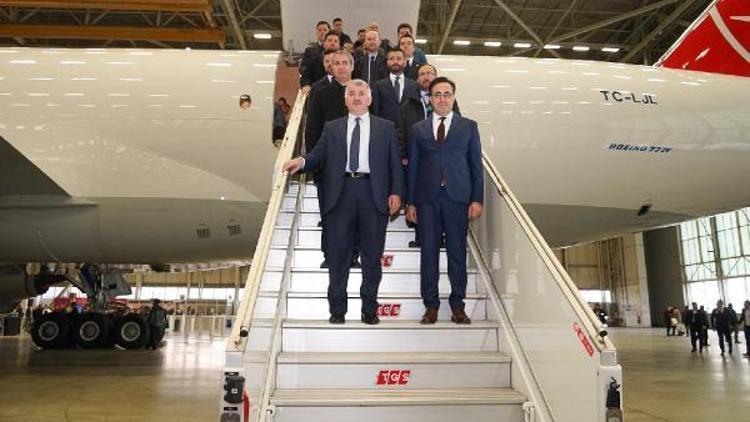 Turkish Cargonun 777F tipi ilk kargo uçağının teslimi kutlandı