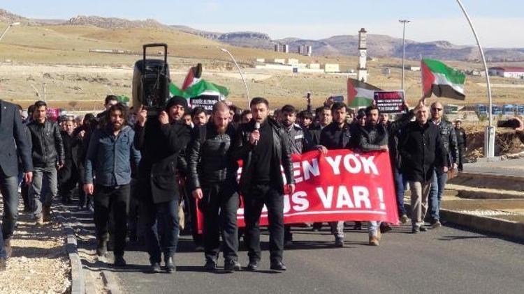 Üniversiteli gençlerden ABDye 4 dilde Kudüs tepkisi