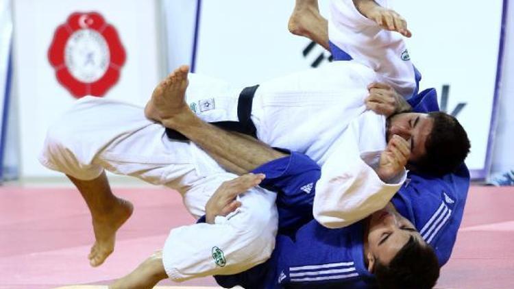 Büyükler Ferdi Judo Şampiyonası devam ediyor