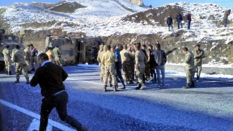 Vanda askeri konvoyda kaza: 10 yaralı