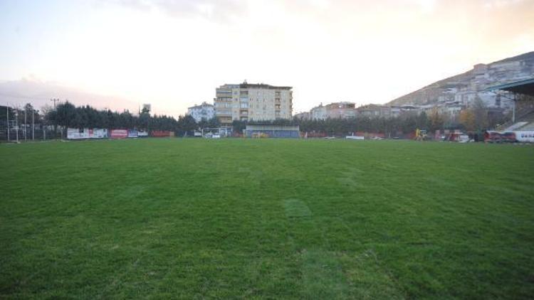 Orhangazi İlçe Stadyumunda çim serme işlemi tamamlandı