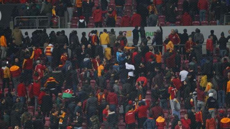 Galatasaray-TM Akhisarspor maçının devre arasında gerginlik (FOTOĞRAFLAR)