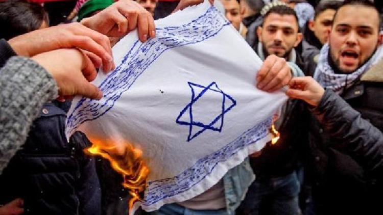 Almanya’da gerçekleşen Kudüs gösterilerinde İsrail bayrağı yakıldı