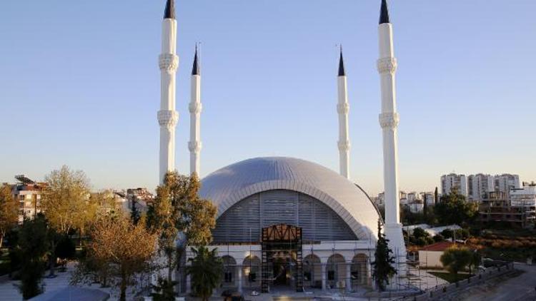 Müze konseptli cami gün sayıyor