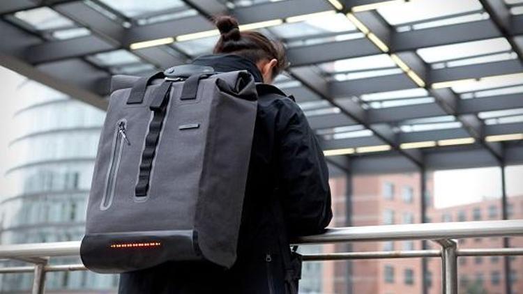 Apple AirPods için uyumlu akıllı sırt çantası