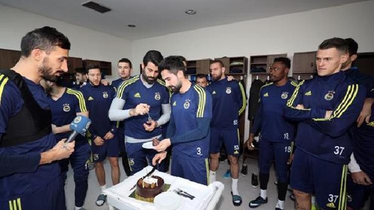 Fenerbahçeli futbolcu Hasan Ali Kaldırıma sürpriz doğum günü kutlaması