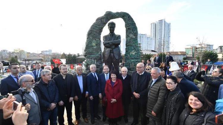 Dünyaca ünlü yazar Cengiz Aytmatovun heykeli Maltepede açıldı