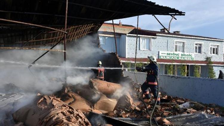 Geniş haber // Arnavutköyde fabrika yangını: Bitişikteki Kuran kursu tahliye edildi