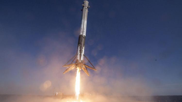 Geri dönüştürülmüş roketi uzaya yolluyor