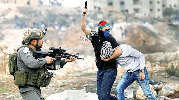 Kefiyeli, Filistin bayraklı İsrail ajanları